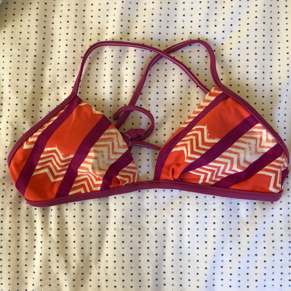 Sporty patterned Patagonia bikini top